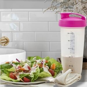 Like New 🥀 TUPPERWARE Pink Quick Shake Container 680ml/ 23 oz